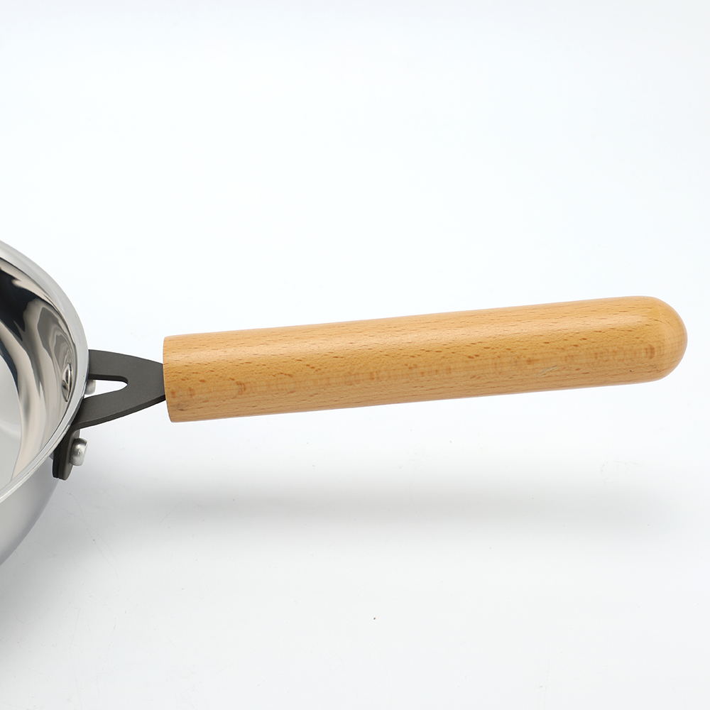 Factory Customized Food Grade Triply Cooking Pan Steel Stainless Non-coating Frying Pan for Pouring Spout Skillet Omlet with Wood Handle Lid