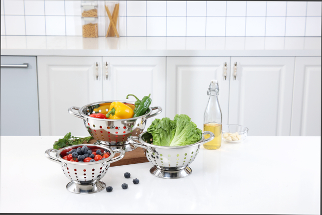 18/8 Stainless Steel Kitchen Strainer Colanders with Handle Kitchen Food Strainer Basket for Washing Vegetable Fruit Vegetable