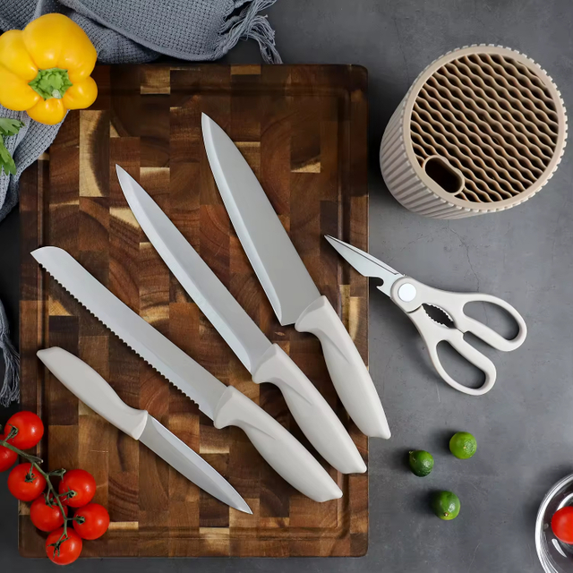 Wholesale China Factory's Cheap Stainless Steel Kitchen Knife with PP Handle Promotional Knife Set