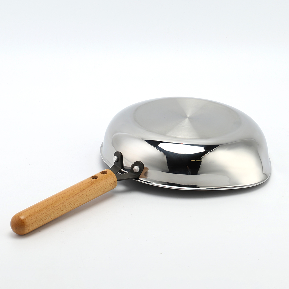 Factory Customized Food Grade Triply Cooking Pan Steel Stainless Non-coating Frying Pan for Pouring Spout Skillet Omlet with Wood Handle Lid
