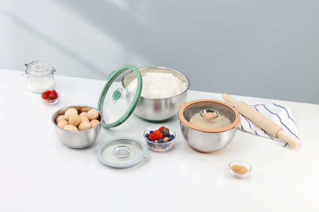 Stainless Steel Mixing Bowl with Lid Multi-Function Salad Baking Metal Mixing Bowls