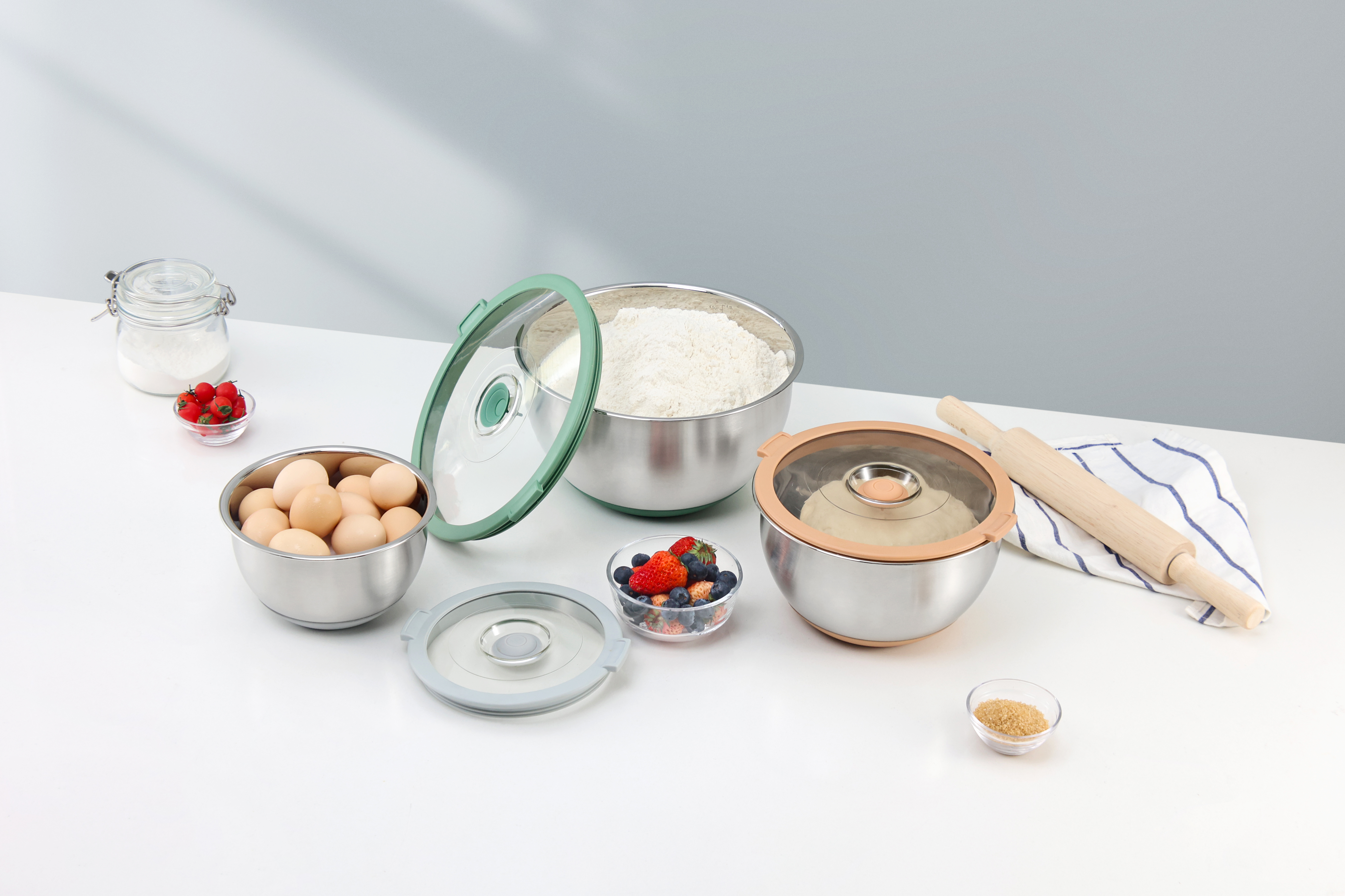 Stainless Steel Mixing Bowl with Lid Multi-Function Salad Baking Metal Mixing Bowls